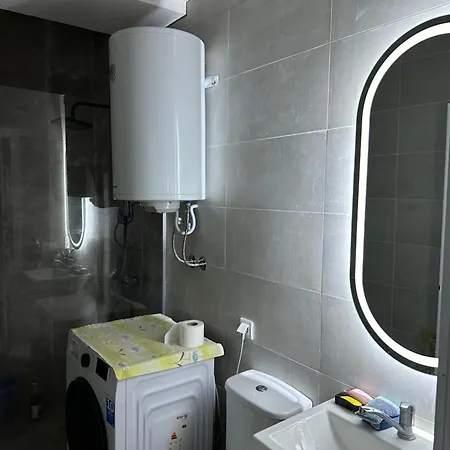 Vibes Of -only 5 To 7 Minutes Walk To The Town Square Skopje