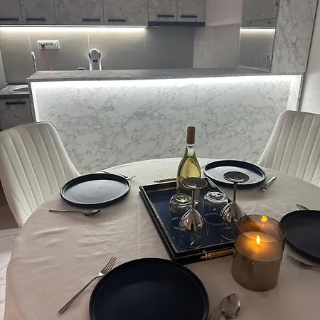 Apartment Vibes Of -only 5 To 7 Minutes Walk To The Town Square Skopje