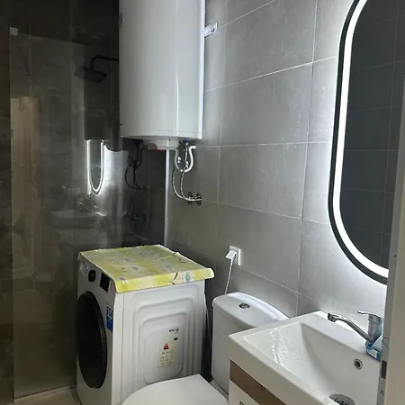 Vibes Of -only 5 To 7 Minutes Walk To The Town Square