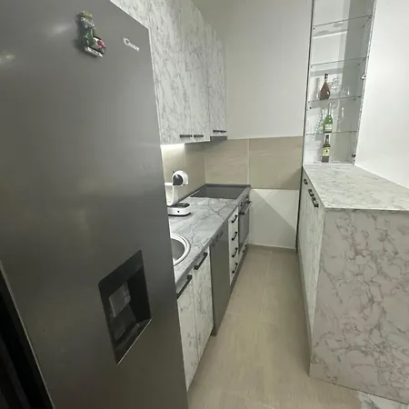 Vibes Of -only 5 To 7 Minutes Walk To The Town Square Apartment *