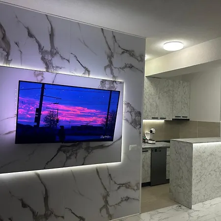 Vibes Of -only 5 To 7 Minutes Walk To The Town Square Apartment Skopje