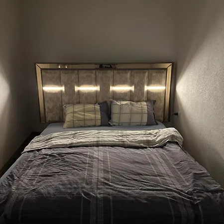 Vibes Of -only 5 To 7 Minutes Walk To The Town Square Skopje