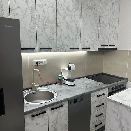 Vibes Of -only 5 To 7 Minutes Walk To The Town Square Apartment *