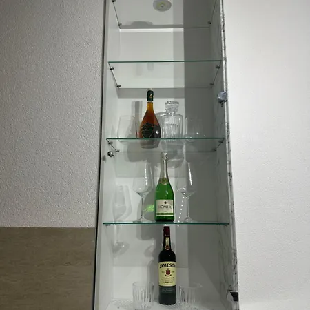 Vibes Of -only 5 To 7 Minutes Walk To The Town Square