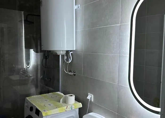 Vibes Of -only 5 To 7 Minutes Walk To The Town Square סקופיה