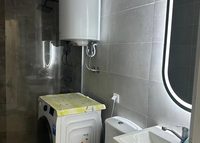 Vibes Of -only 5 To 7 Minutes Walk To The Town Square