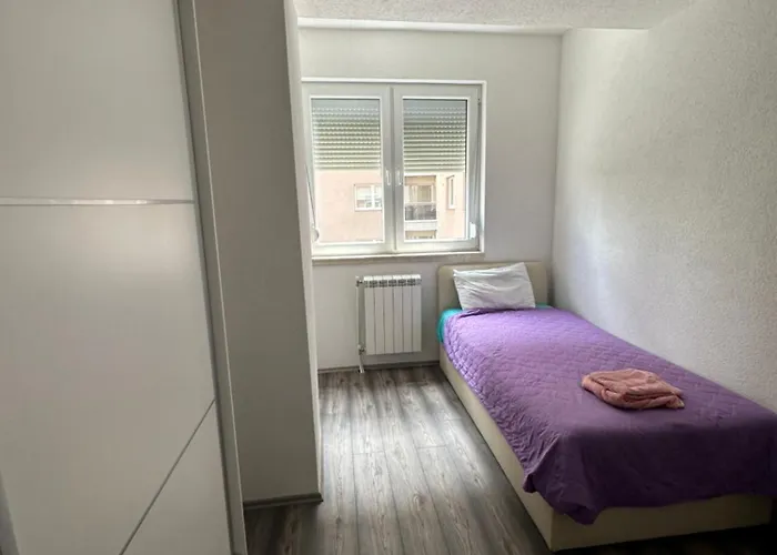 Vibes Of -only 5 To 7 Minutes Walk To The Town Square Appartement
