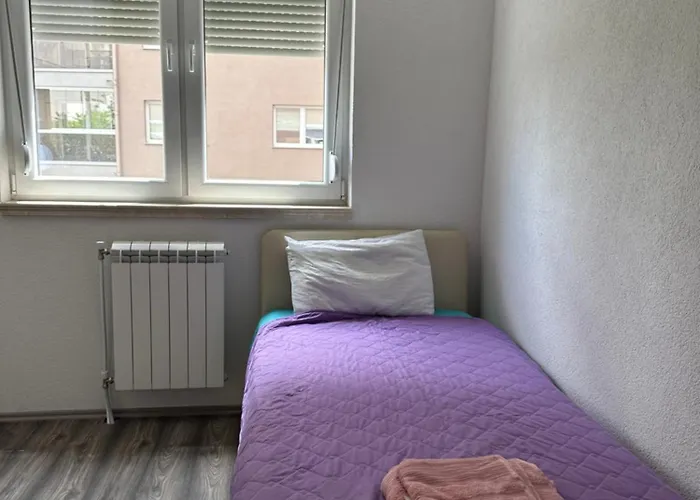 Vibes Of -only 5 To 7 Minutes Walk To The Town Square Appartement