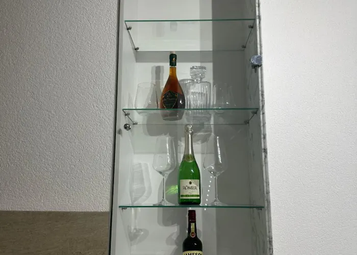 Vibes Of -only 5 To 7 Minutes Walk To The Town Square